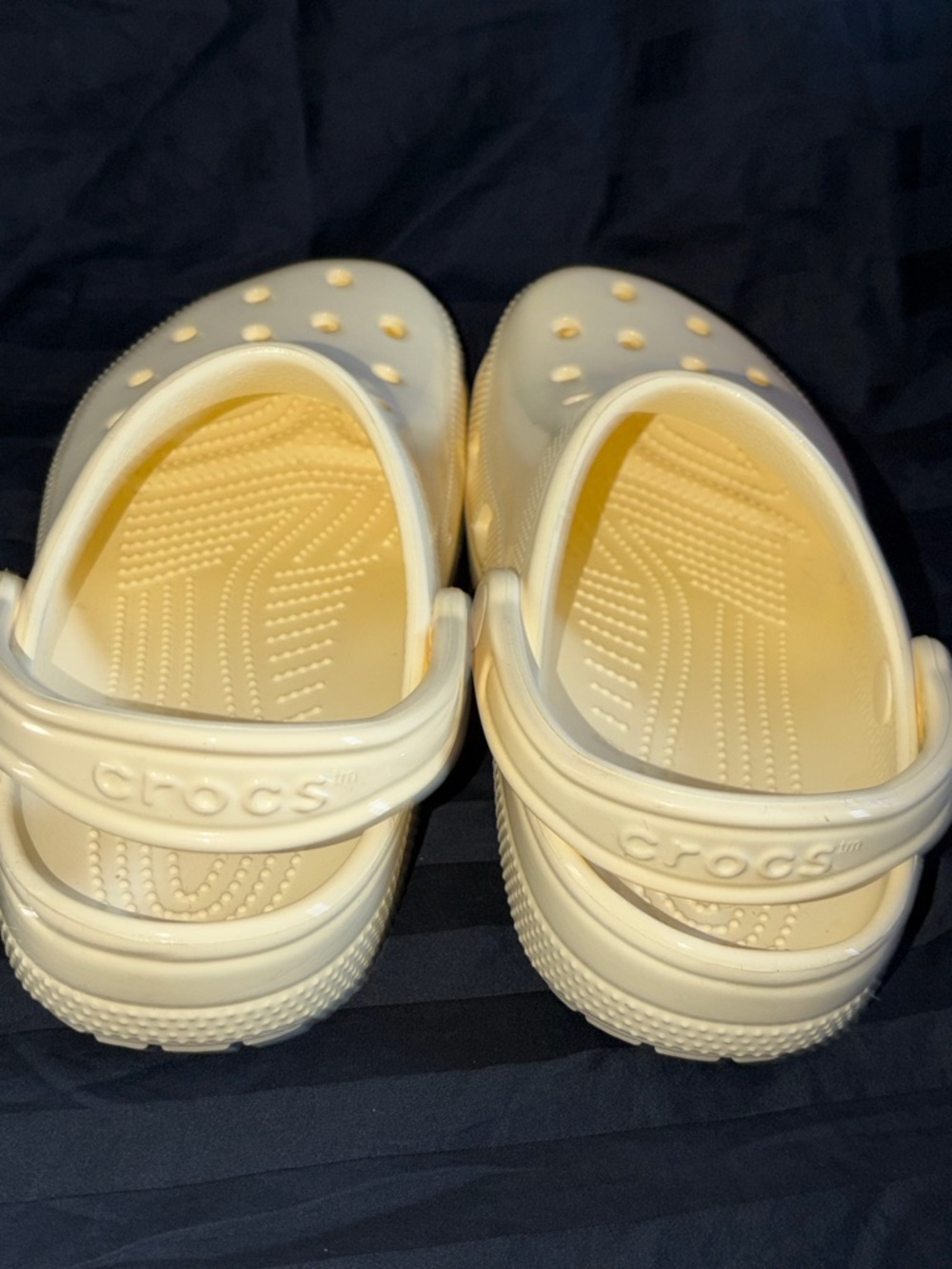 Women’s Size 8 CROCS CLASSIC CLOGS Shiny Off White (Buttercream?) Men’s 6 - Picture 4 of 9